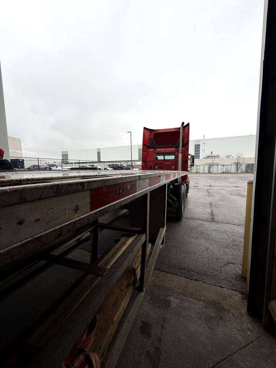 Delivery logistics warehouse